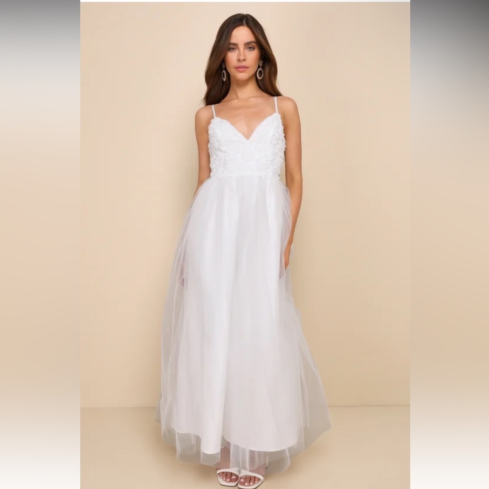 Lulus‎ Graceful Beauty White 3D Floral Tulle Sleeveless Maxi Dress NWT Medium